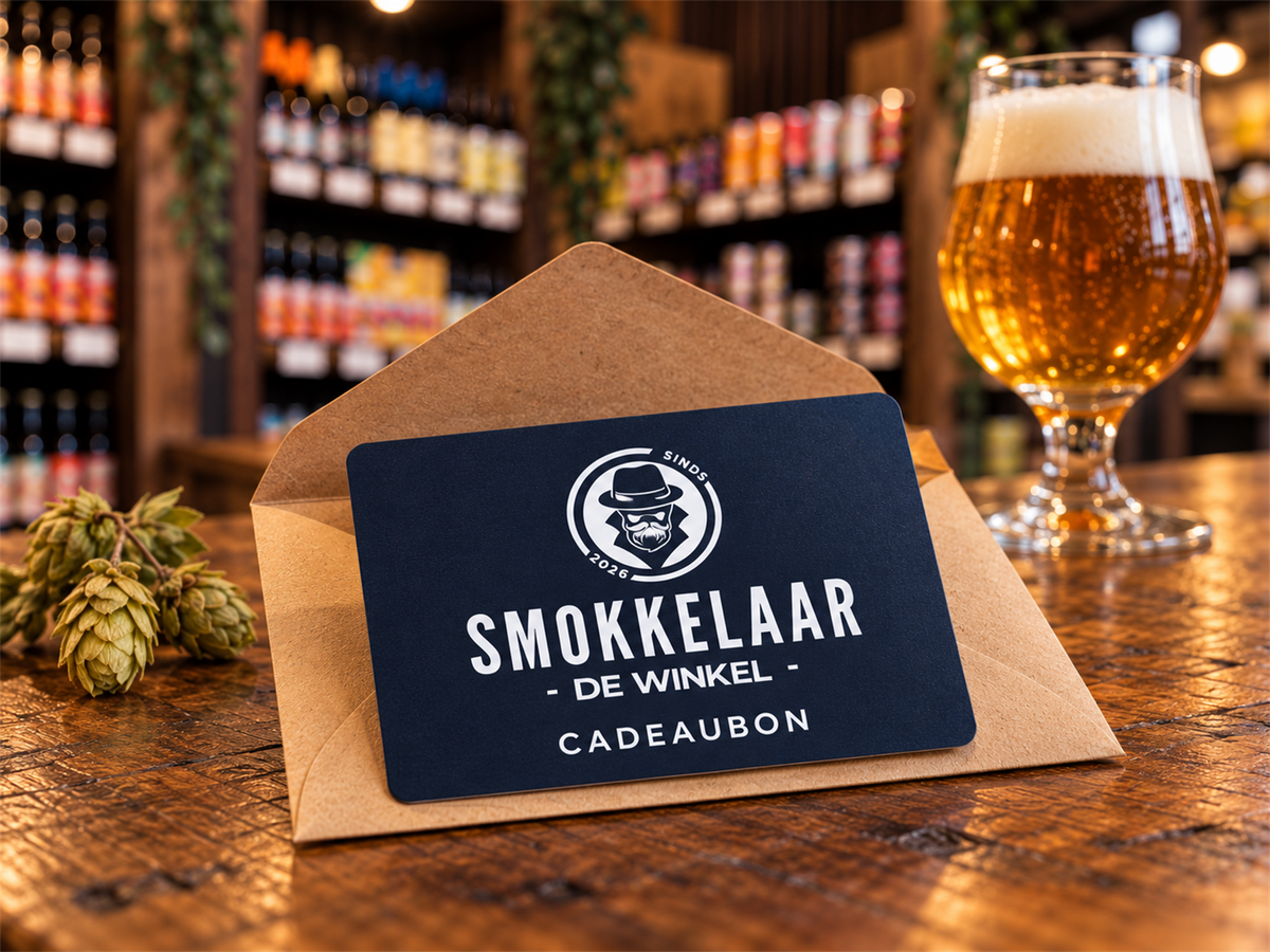Cadeaubon van Smokkelaar de Winkel in een kraft envelop op de toonbank